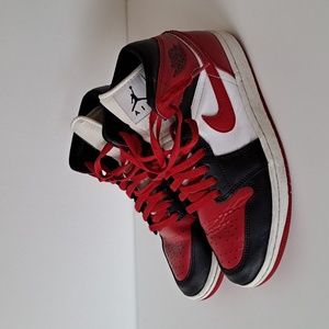 Nike Air Jordan mid white / black / red US 8.5